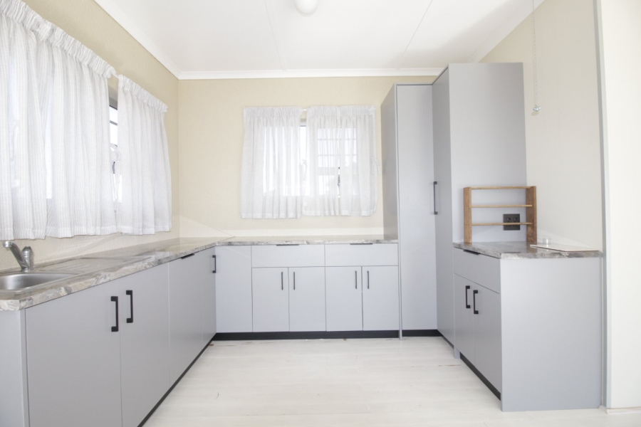 4 Bedroom Property for Sale in Wavecrest Eastern Cape